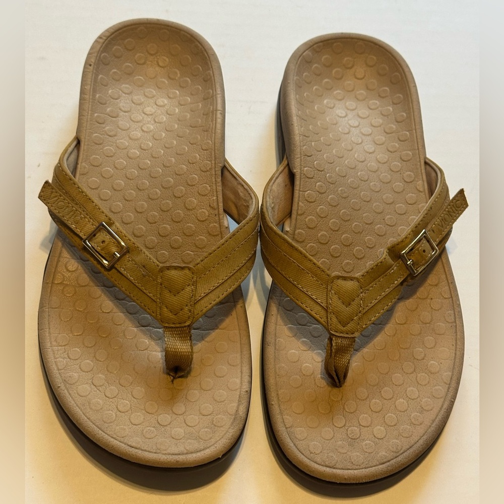 Vionic Comfort Women's Tan Flip Flop Sandals, size 7